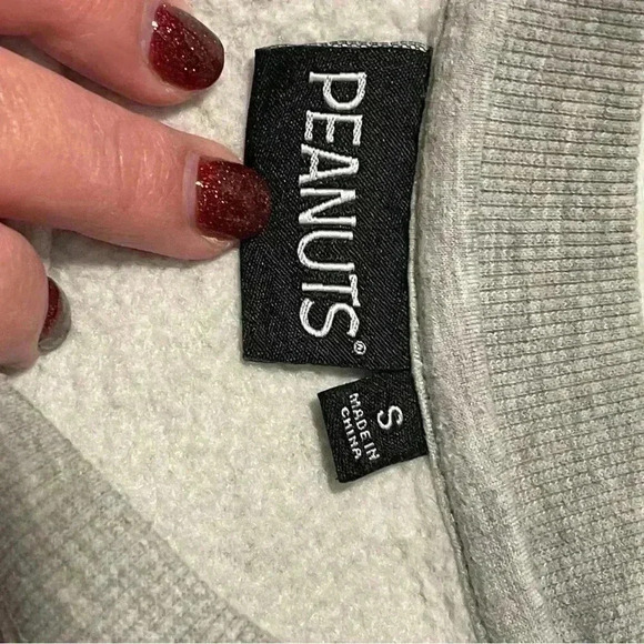 Snoopy Peanuts thin sweatshirt size small pre loved - Picture 6 of 7